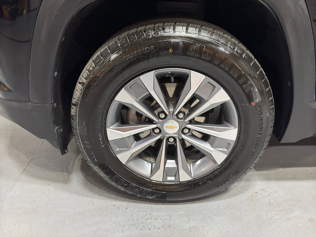 Used 2025 Chevrolet Equinox LT w/ Convenience Package II image 9