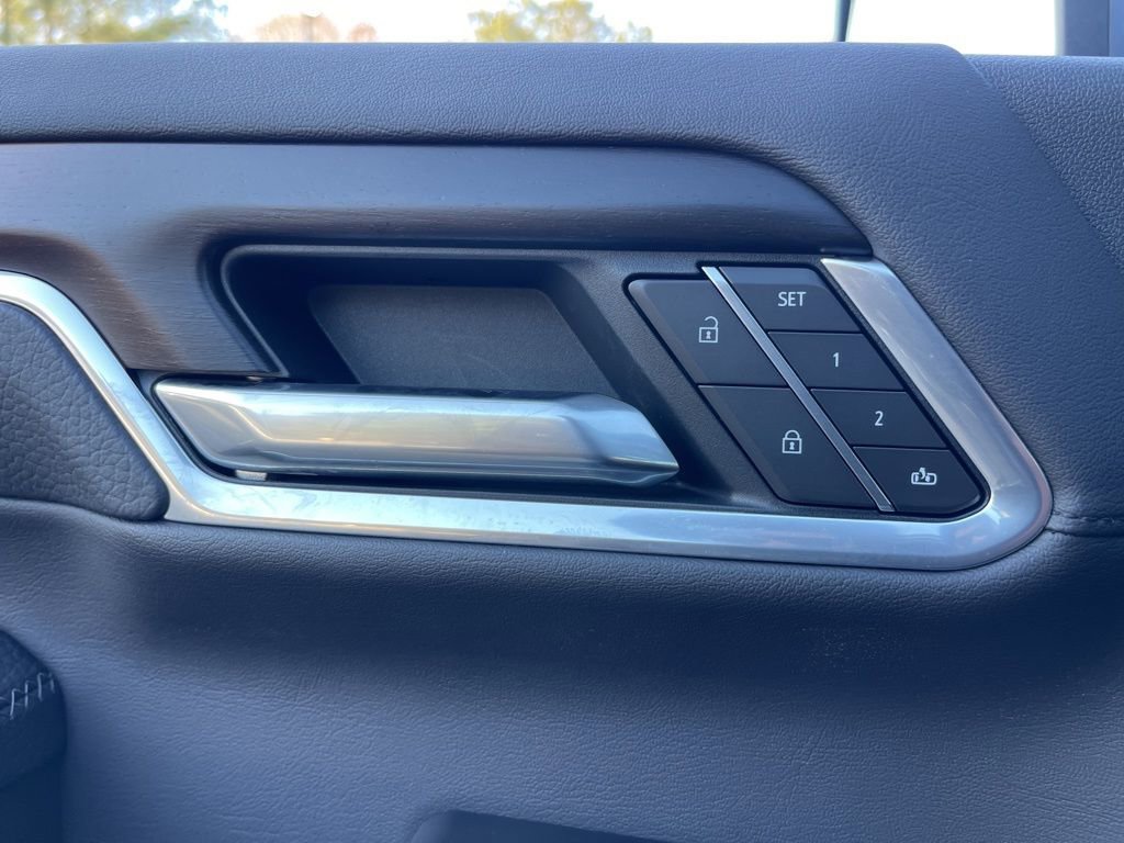 Used 2025 GMC Sierra 3500 Denali w/ Denali Reserve Package image 20