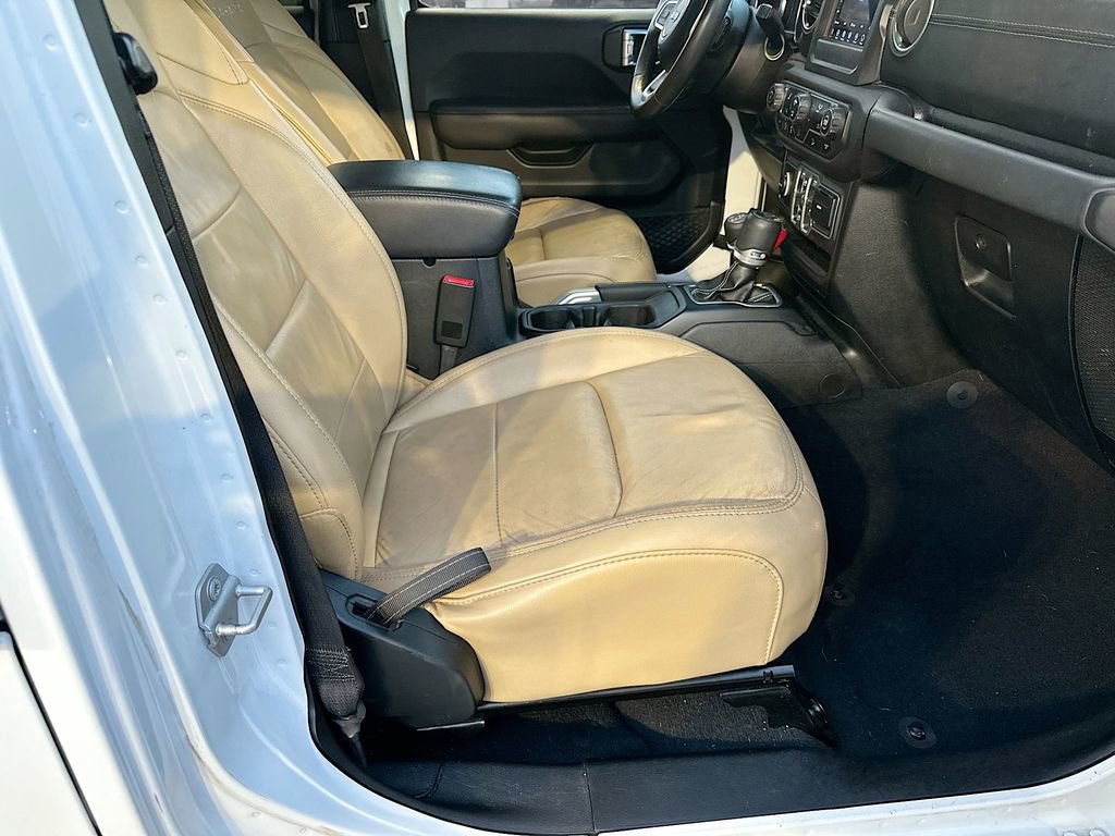 Used 2018 Jeep Wrangler Unlimited Sahara image 35