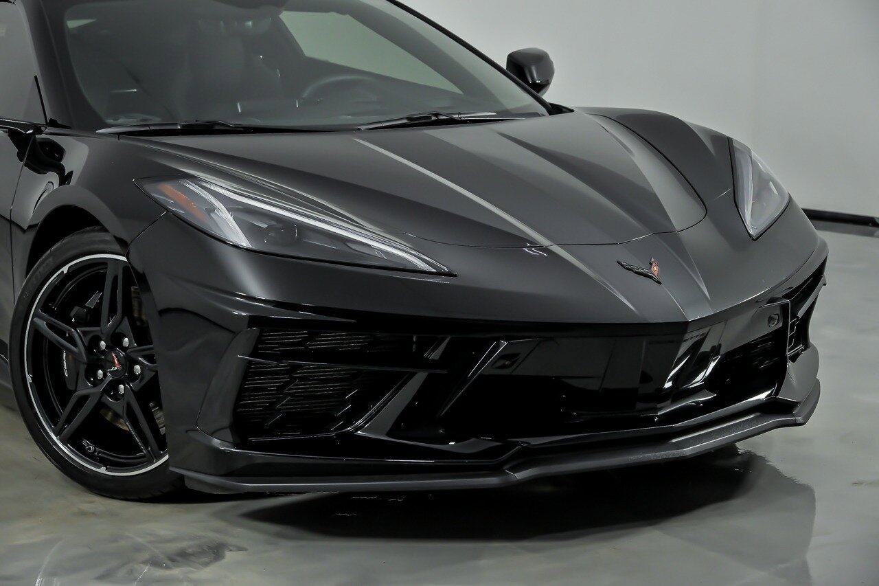 Used 2022 Chevrolet Corvette Stingray Preferred Cpe w/ Z51 Performance Package RWD image 3