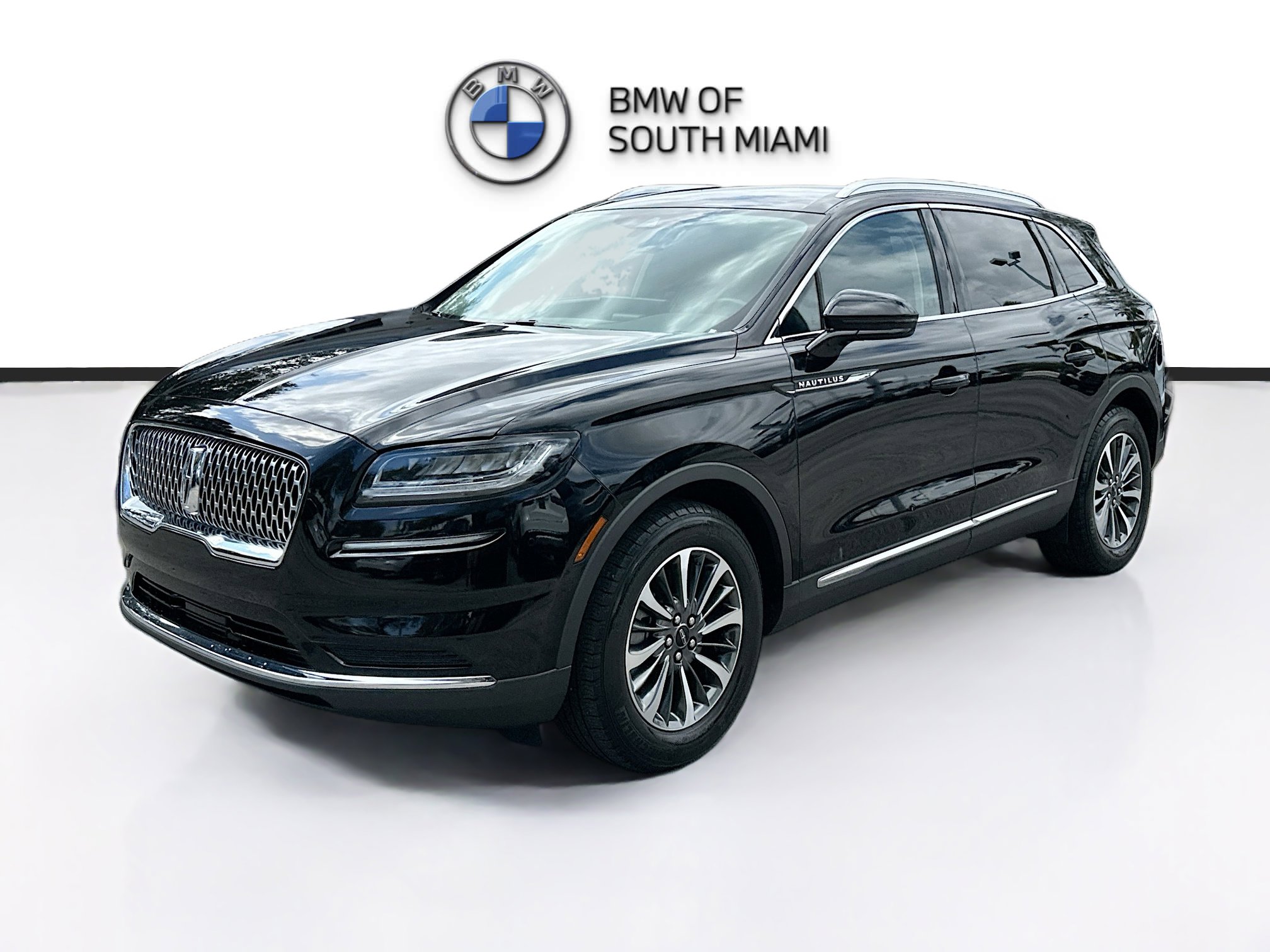 Used 2022 Lincoln Nautilus FWD w/ Premium Package image 3