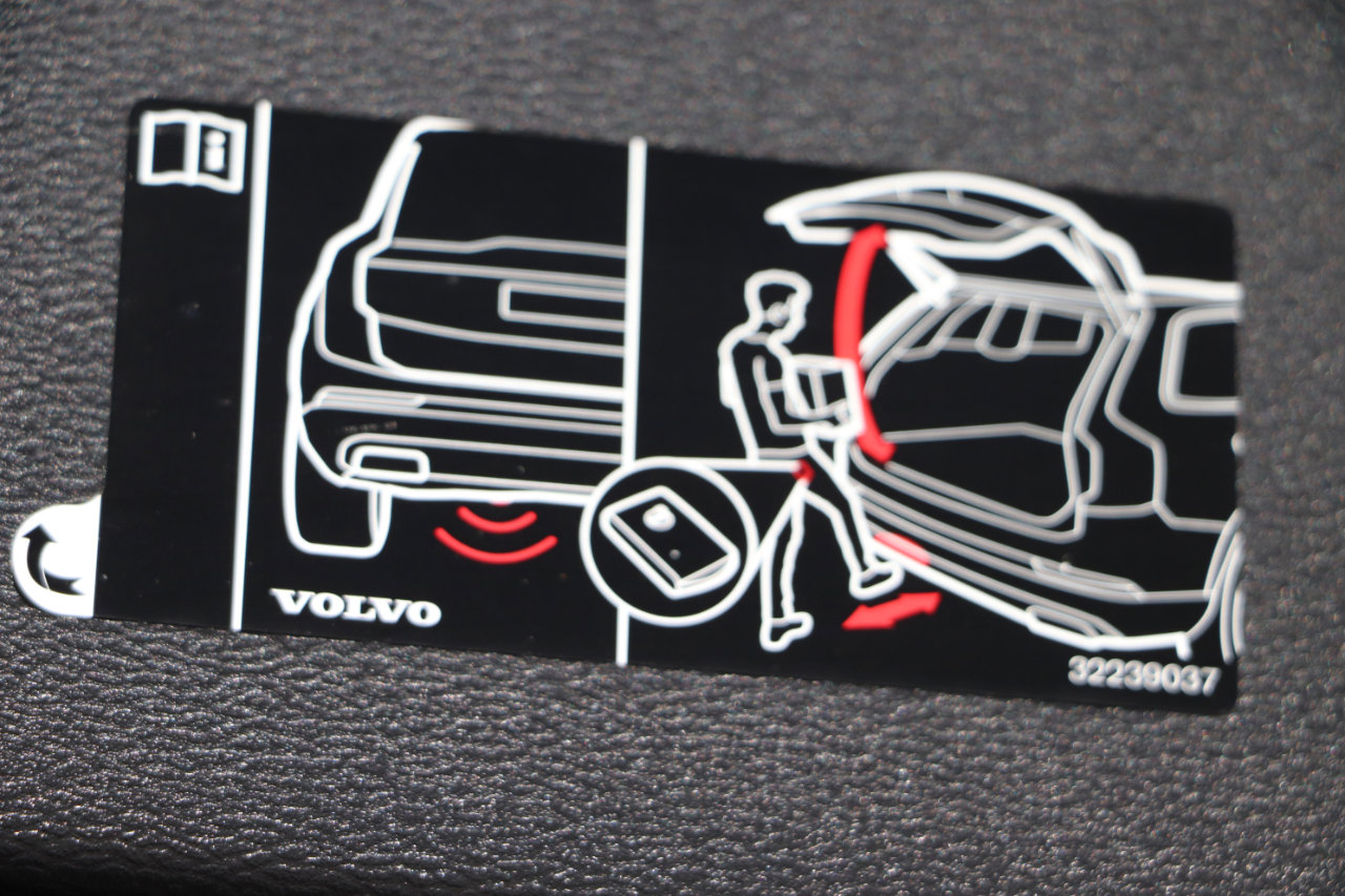 Used 2020 Volvo XC40 T5 R-Design image 6