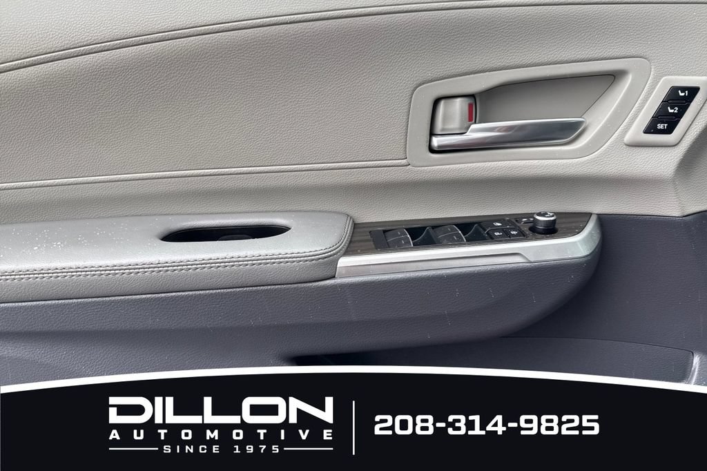 Used 2024 Toyota Sienna Limited AWD/4WD image 13