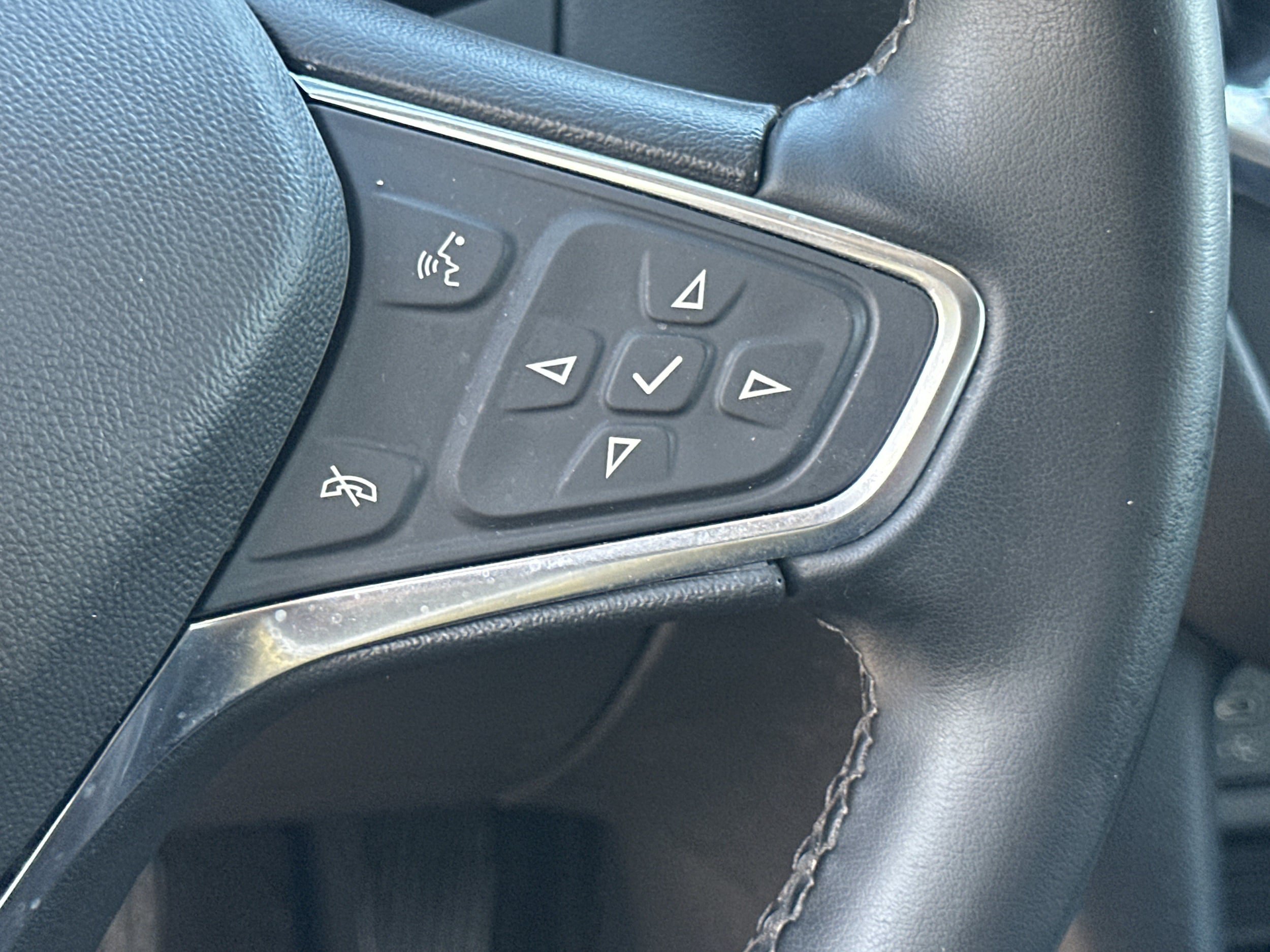 Used 2024 Chevrolet Equinox LT AWD/4WD image 25