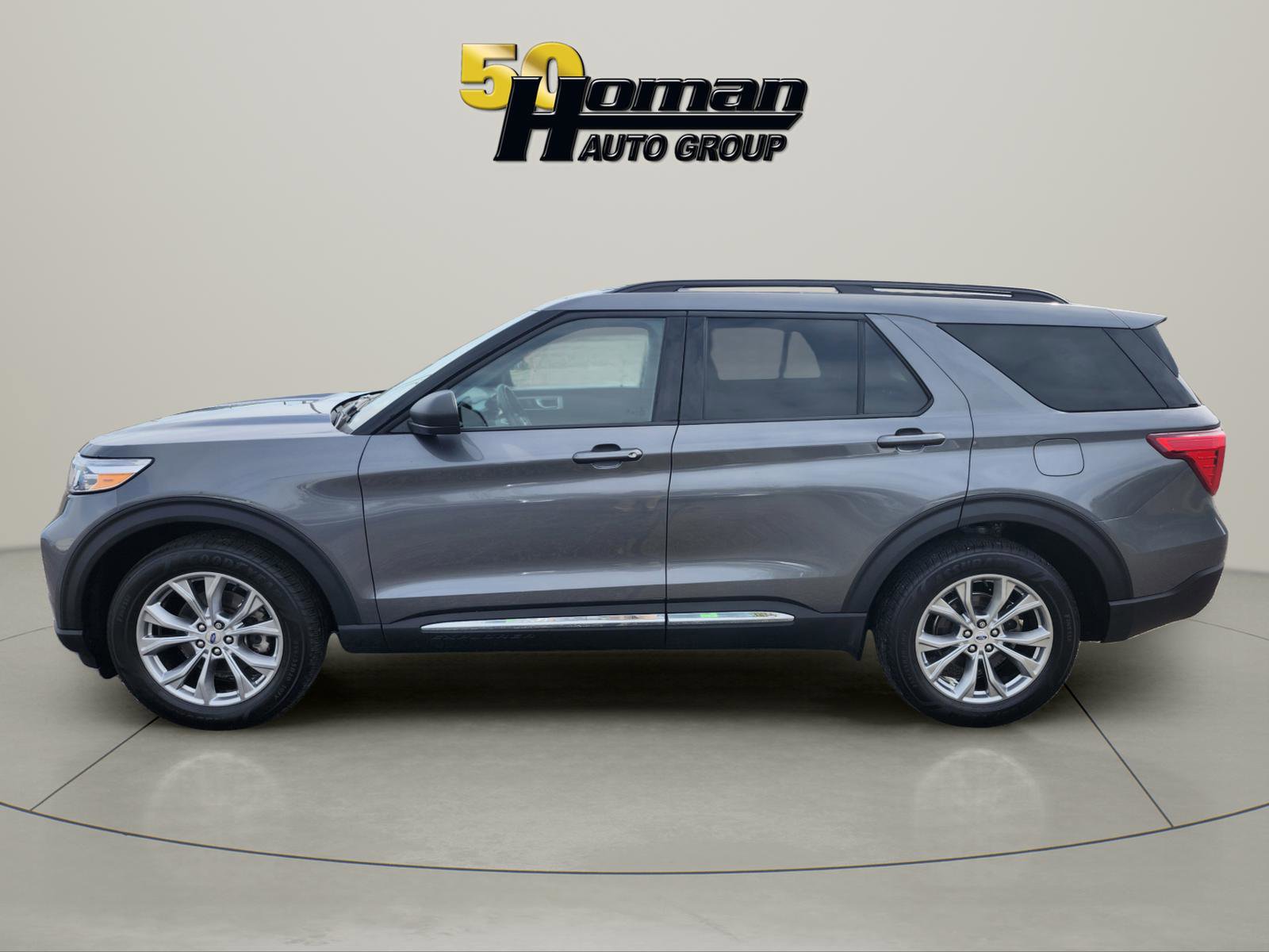 Used 2023 Ford Explorer XLT w/ Equipment Group 202A AWD/4WD image 2