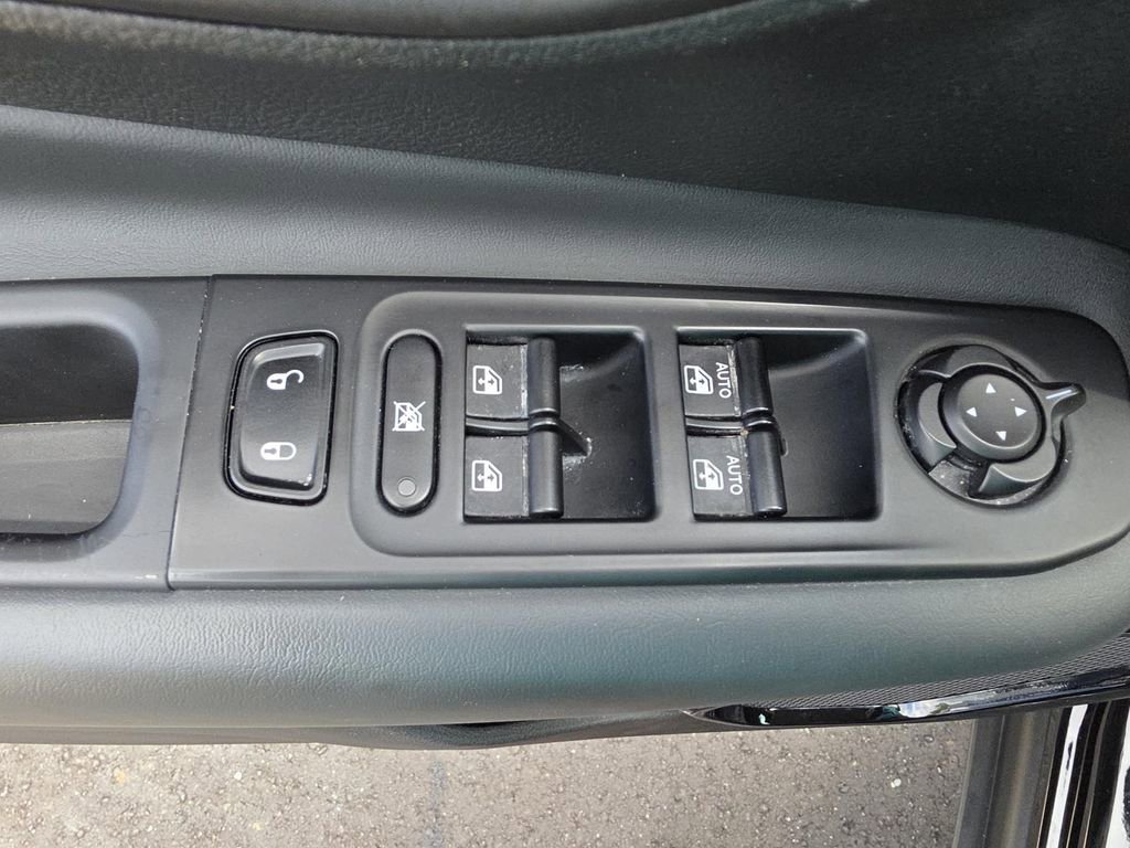 Used 2023 Jeep Renegade Altitude image 12