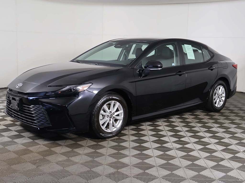 Used 2025 Toyota Camry LE FWD image 6