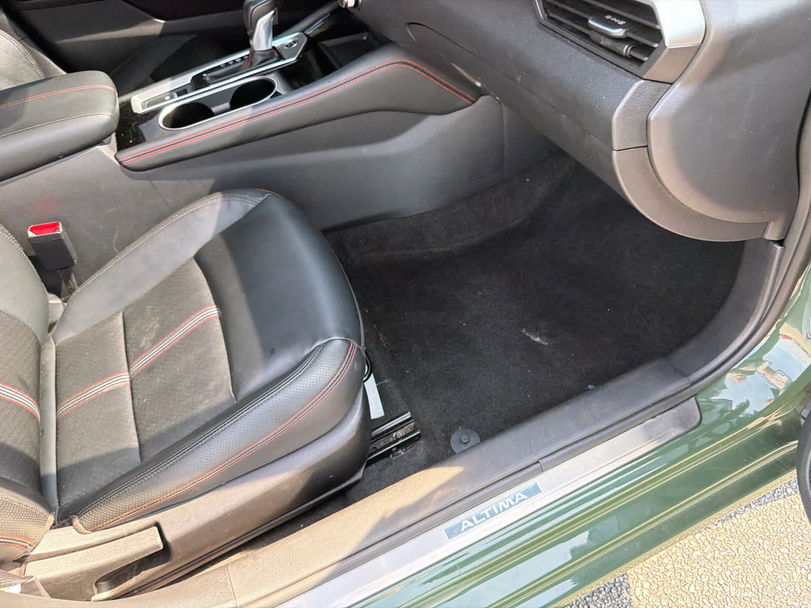 Used 2025 Nissan Altima 2.5 SR AWD/4WD image 9