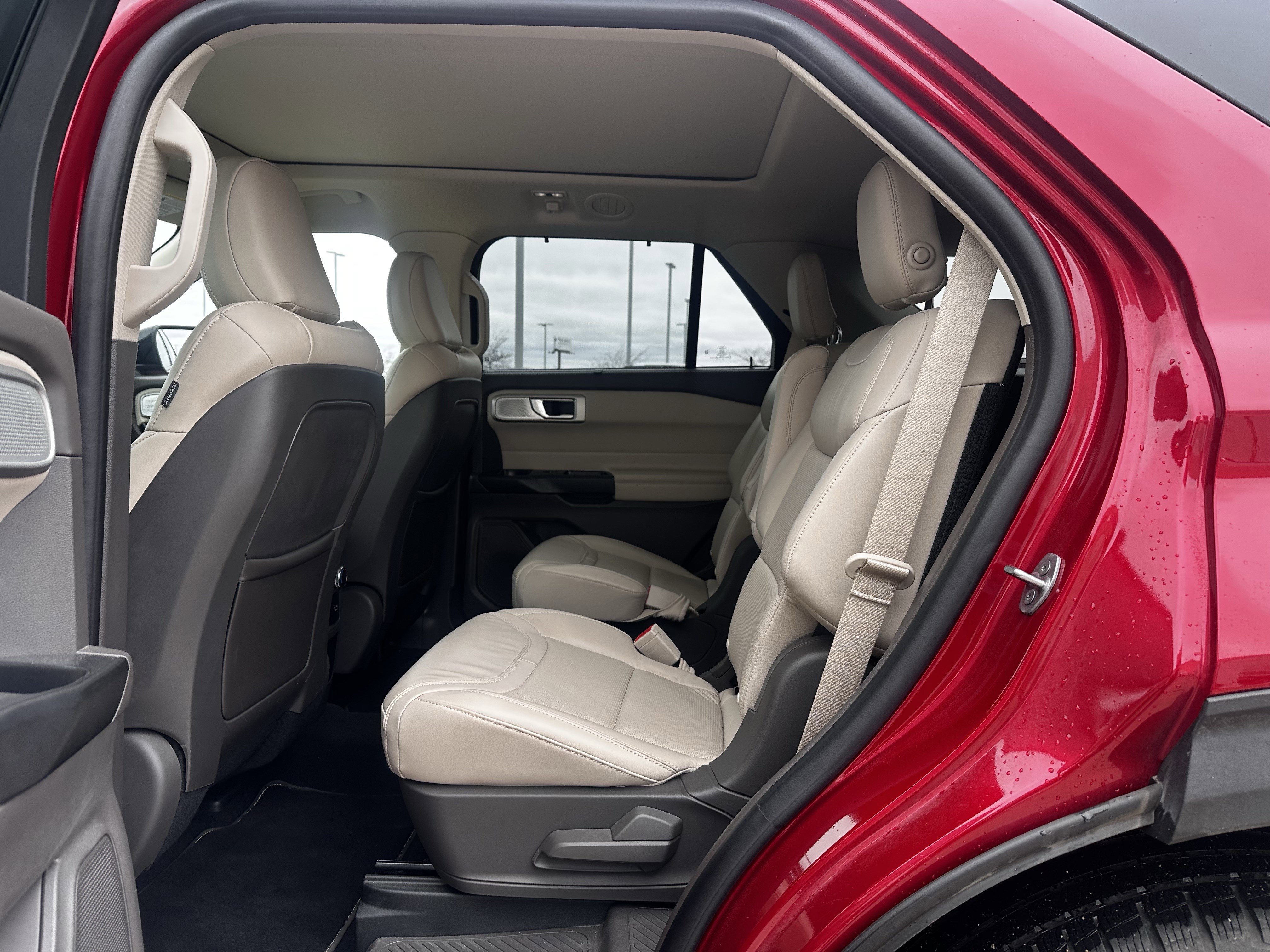 Used 2020 Ford Explorer Platinum w/ Premium Technology Package AWD/4WD image 8