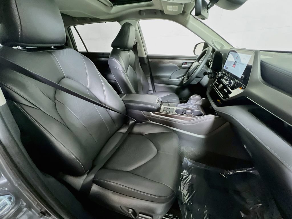 Certified 2026 Toyota Highlander Limited AWD/4WD image 27
