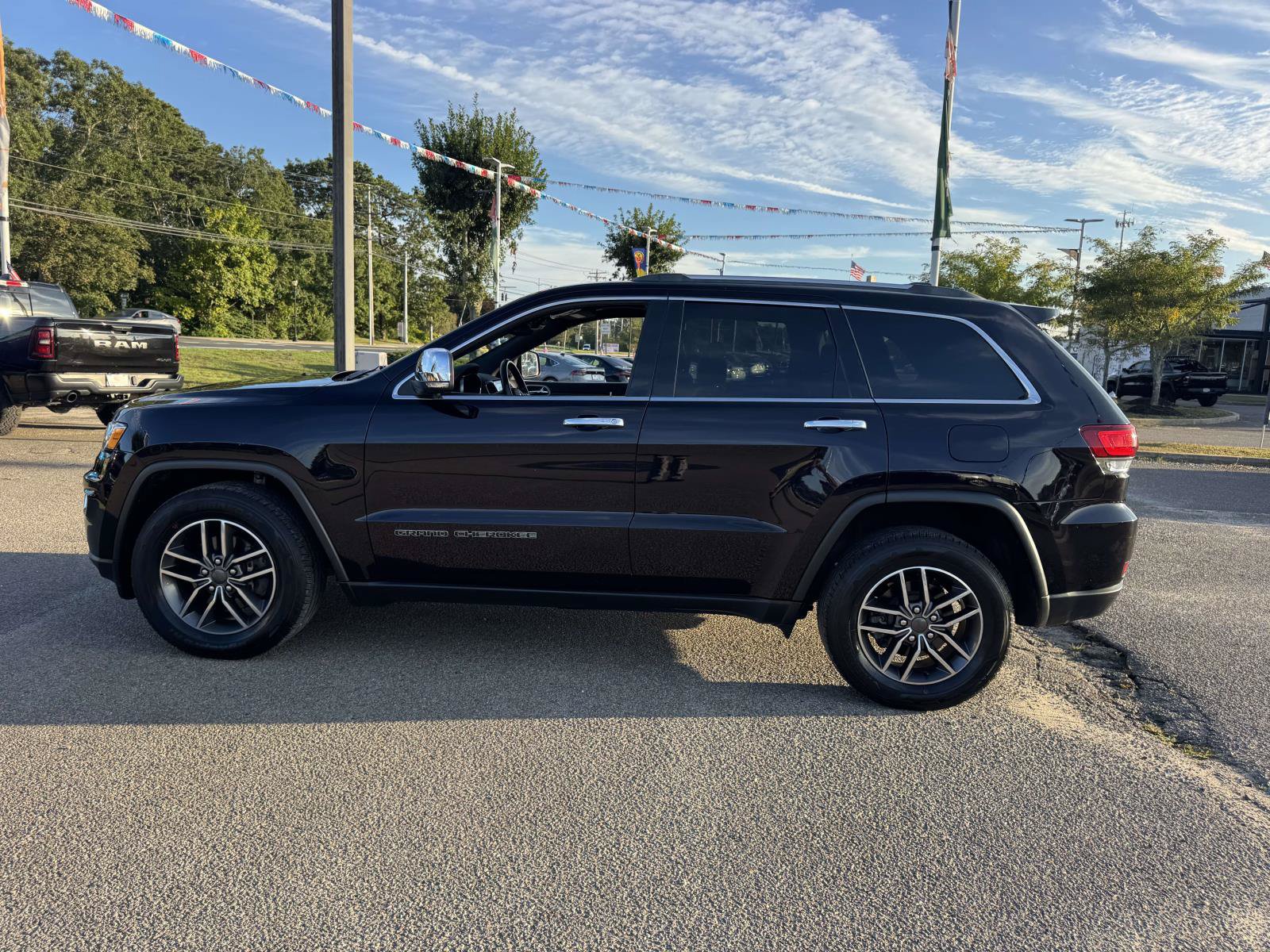 Used 2020 Jeep Grand Cherokee Limited AWD/4WD image 11