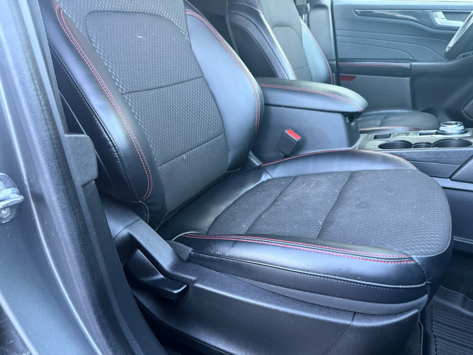 Used 2024 Ford Escape ST-Line w/ Tech Pack #1 AWD/4WD image 8