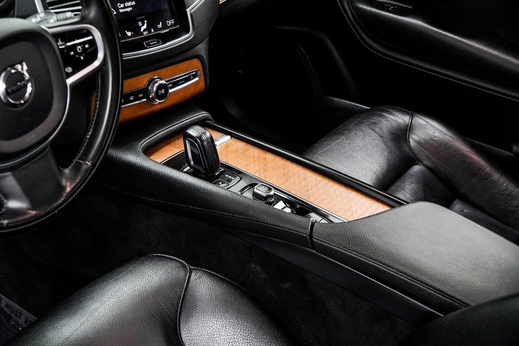 Used 2021 Volvo XC90 T8 Inscription Expression w/ Climate Package image 16