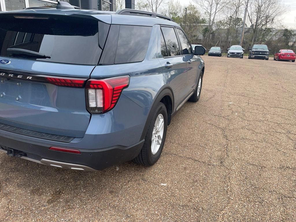 Used 2025 Ford Explorer Active w/ Active Comfort Package image 11