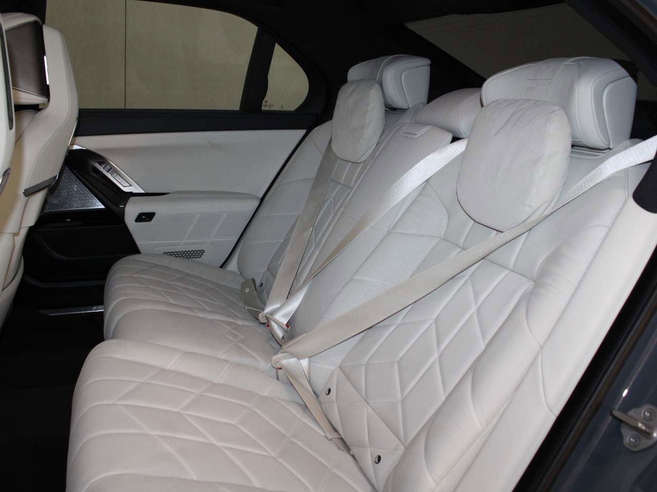 Certified 2023 BMW i7 xDrive60 AWD/4WD image 14