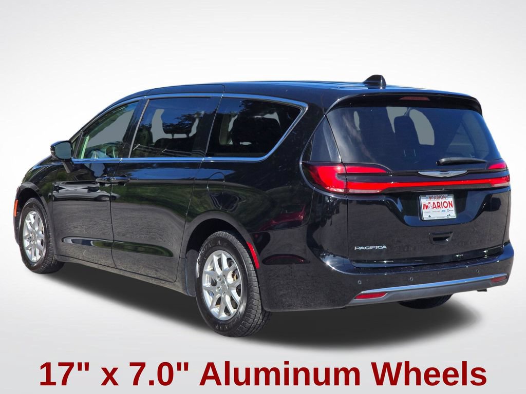 Used 2024 Chrysler Pacifica Touring-L FWD image 17