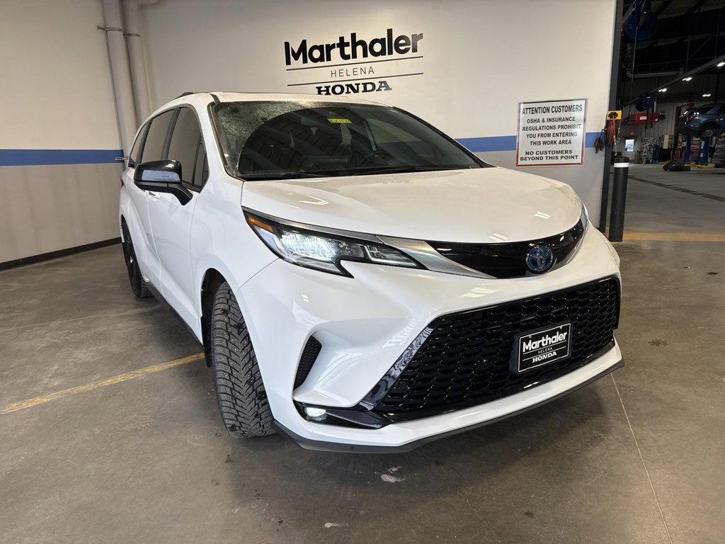 Used 2024 Toyota Sienna XSE image 3