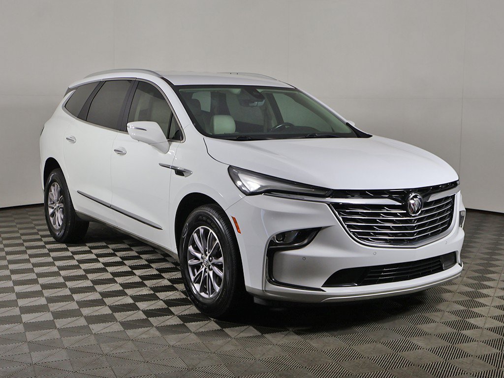 Used 2023 Buick Enclave Essence FWD image 2