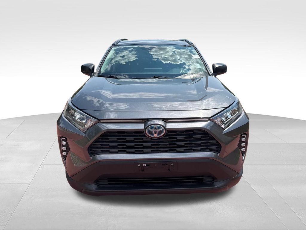 Used 2021 Toyota RAV4 LE AWD/4WD image 2