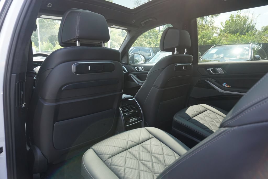 Used 2023 BMW X7 xDrive40i w/ Executive Package AWD/4WD image 25