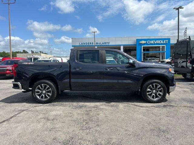 Used 2022 Chevrolet Silverado 1500 LT AWD/4WD image 2
