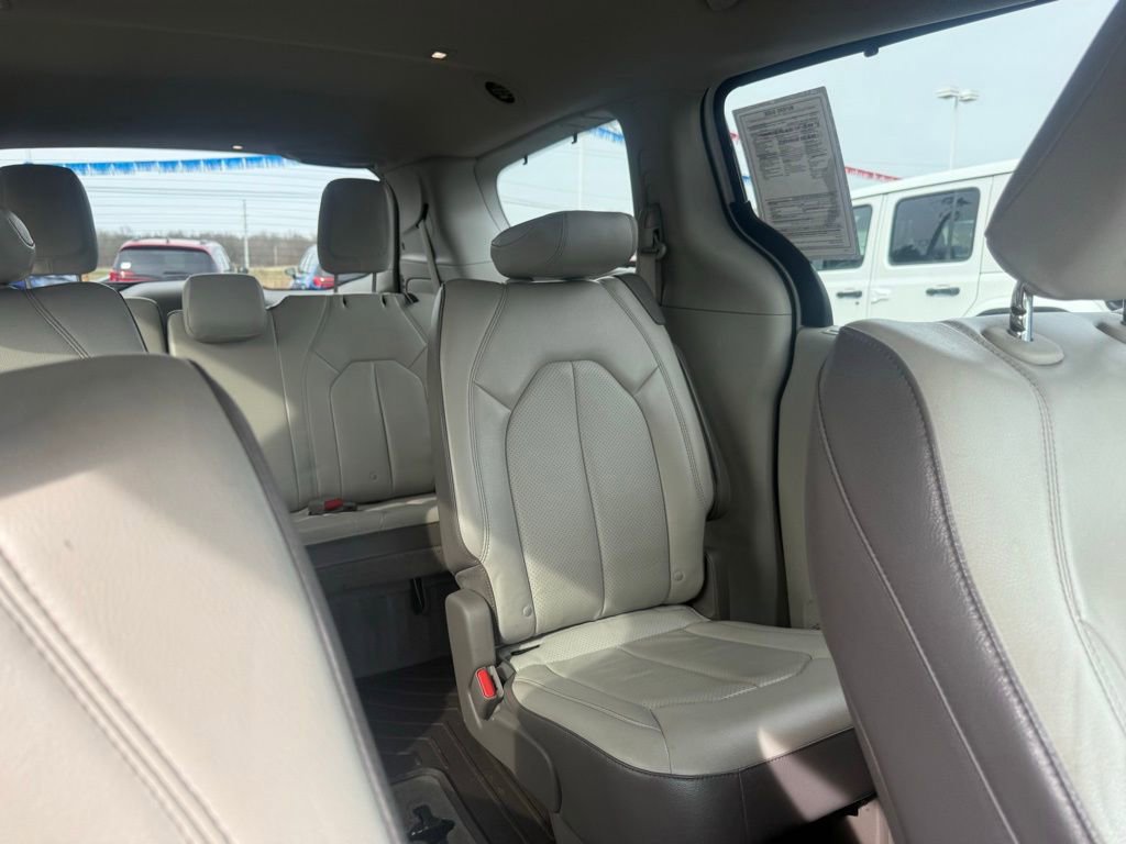 Used 2018 Chrysler Pacifica Touring-L image 65