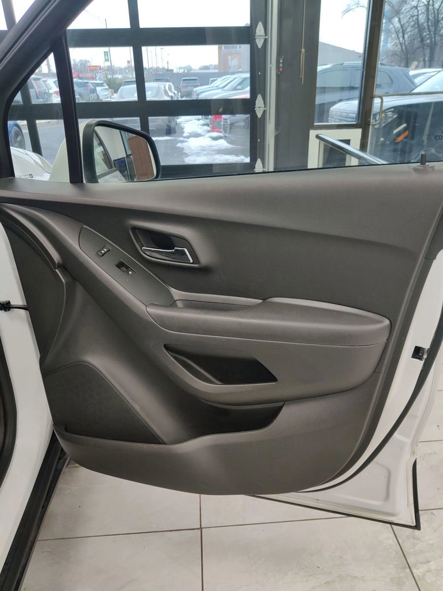 Used 2020 Chevrolet Trax LS w/ Tint and Cruise Package image 15