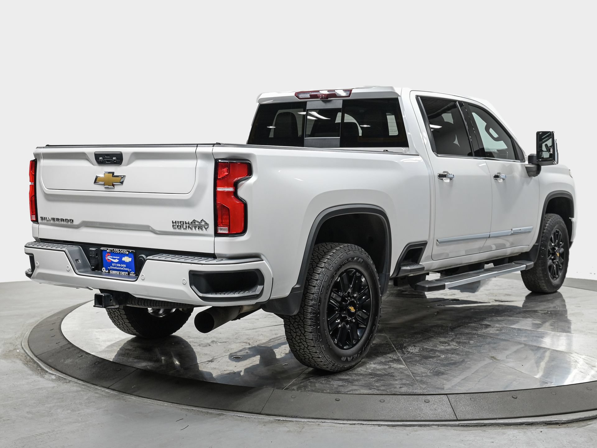 Used 2024 Chevrolet Silverado 2500 High Country w/ High Country Premium Package AWD/4WD image 7