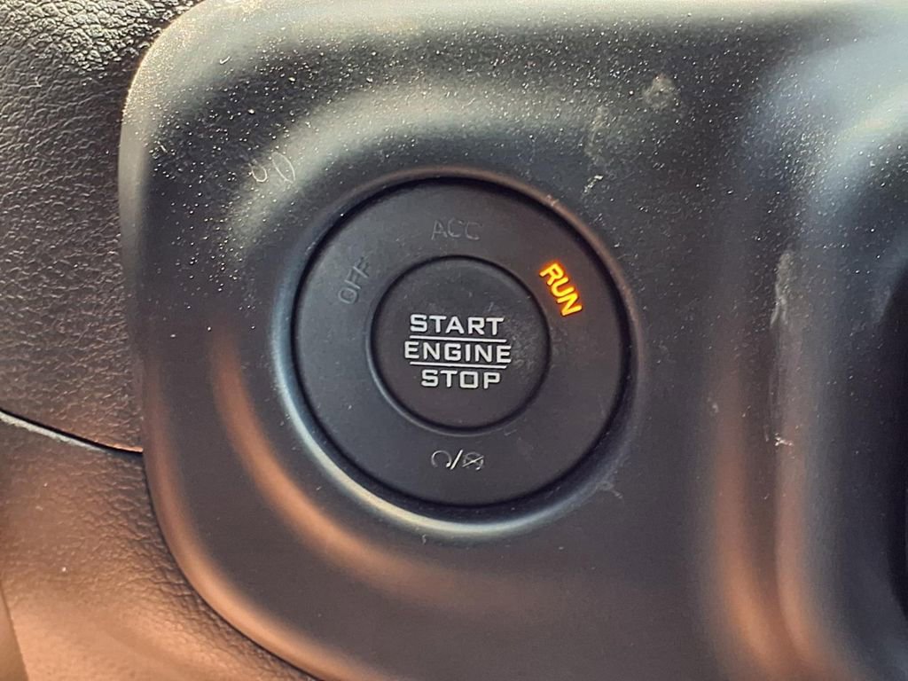 Used 2023 Jeep Wrangler Unlimited Sahara w/ Cold Weather Group AWD/4WD image 17