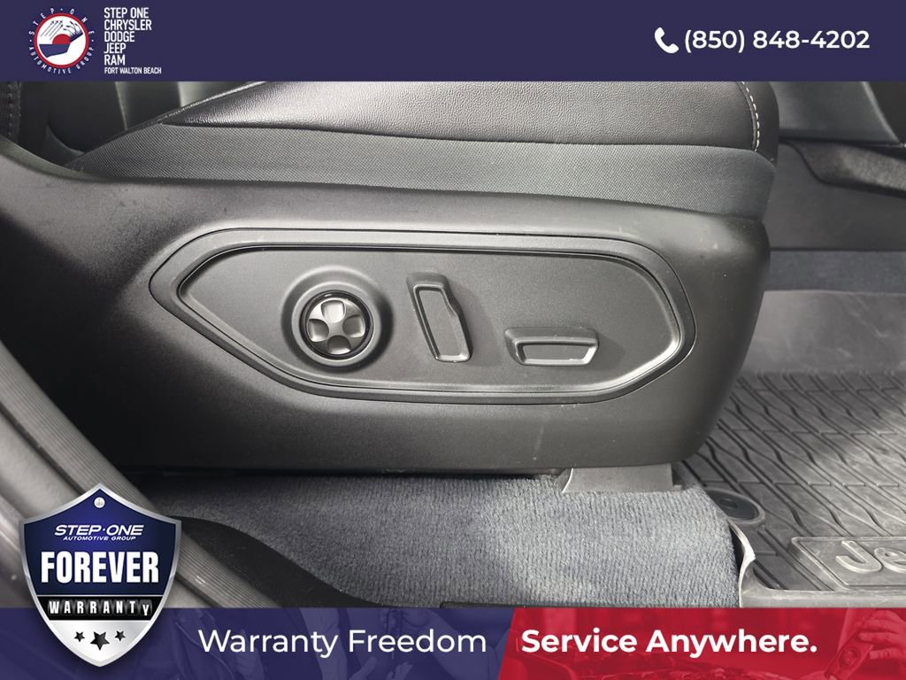 Used 2023 Jeep Grand Cherokee Limited RWD image 35