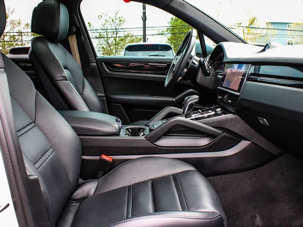 Used 2023 Porsche Cayenne w/ Premium Package AWD/4WD image 43