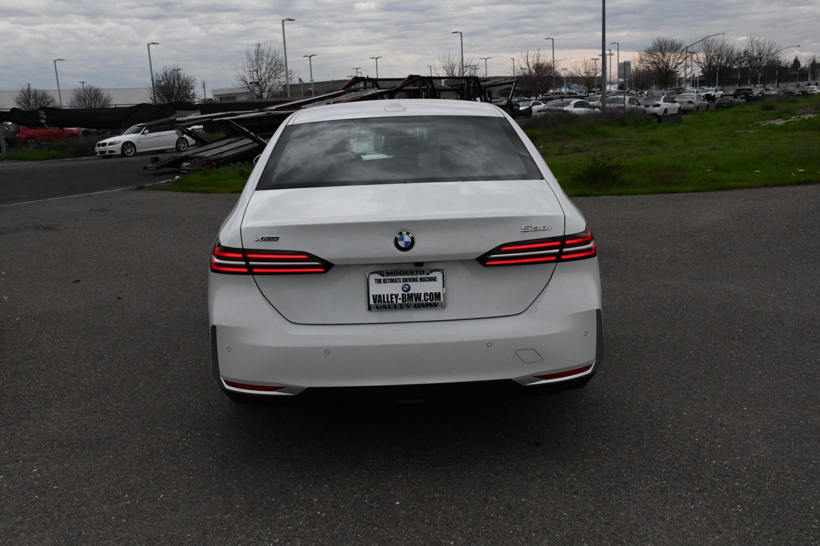 Used 2024 BMW 530i xDrive w/ Convenience Package image 5