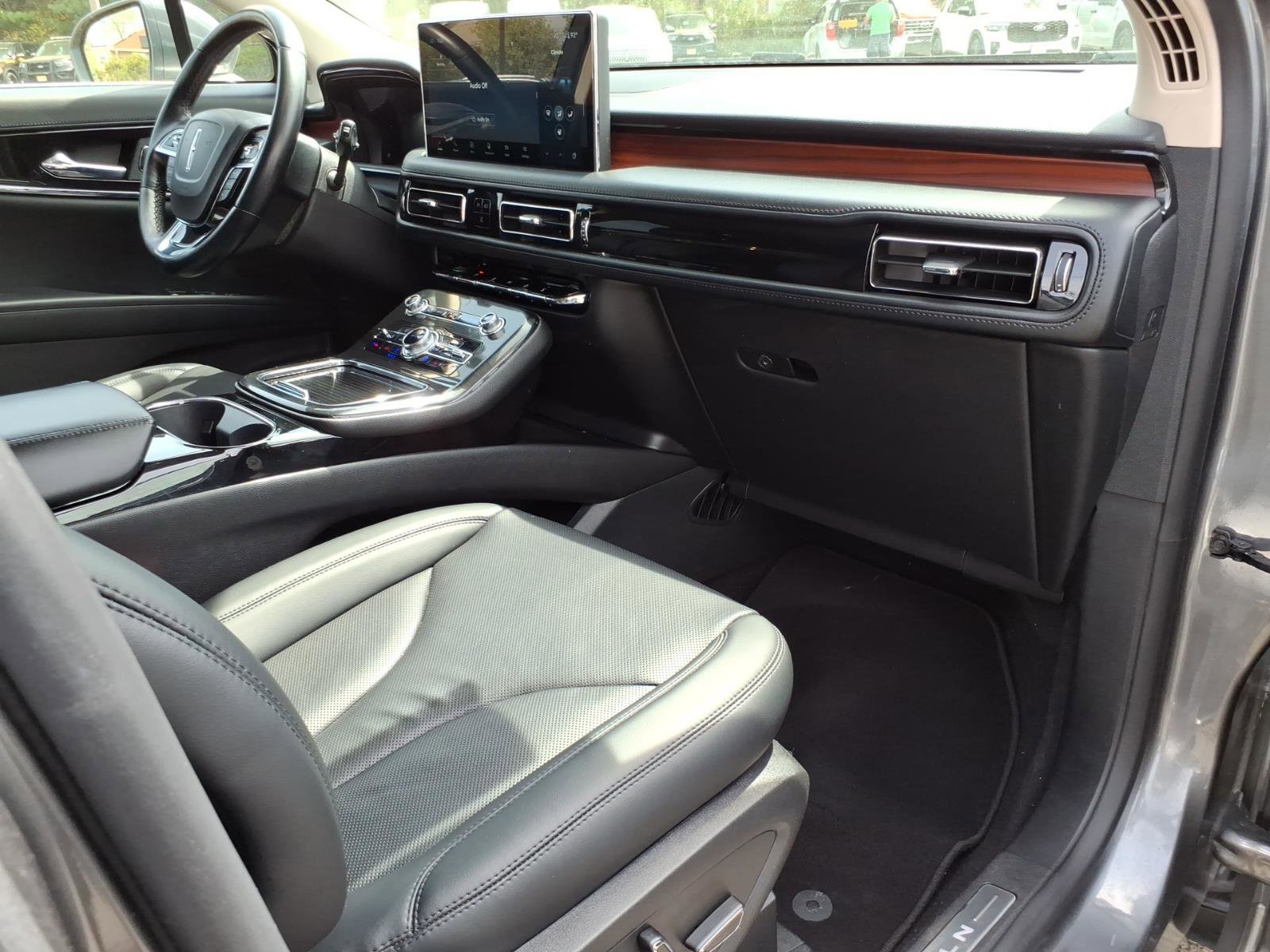 Used 2023 Lincoln Nautilus Reserve AWD/4WD image 9