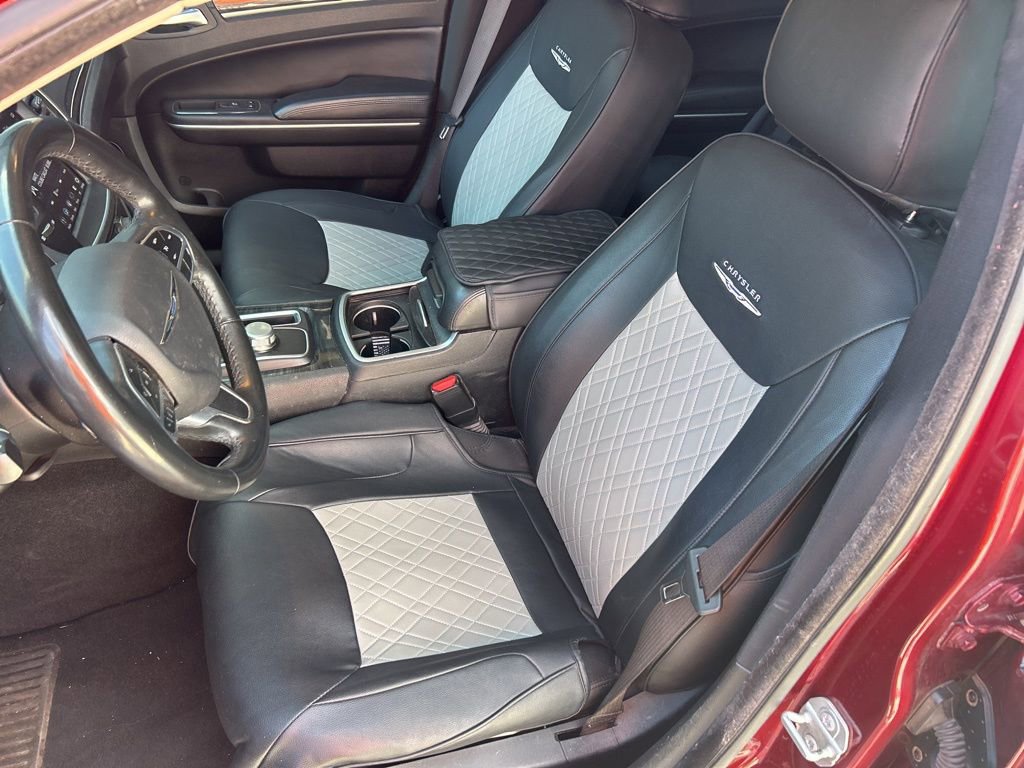 Used 2019 Chrysler 300 Touring w/ Sport Appearance Package image 7