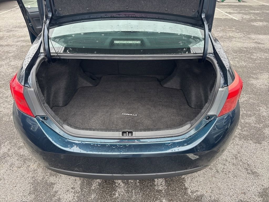 Used 2017 Toyota Corolla SE w/ Carpet Mat Package (TMS) image 17