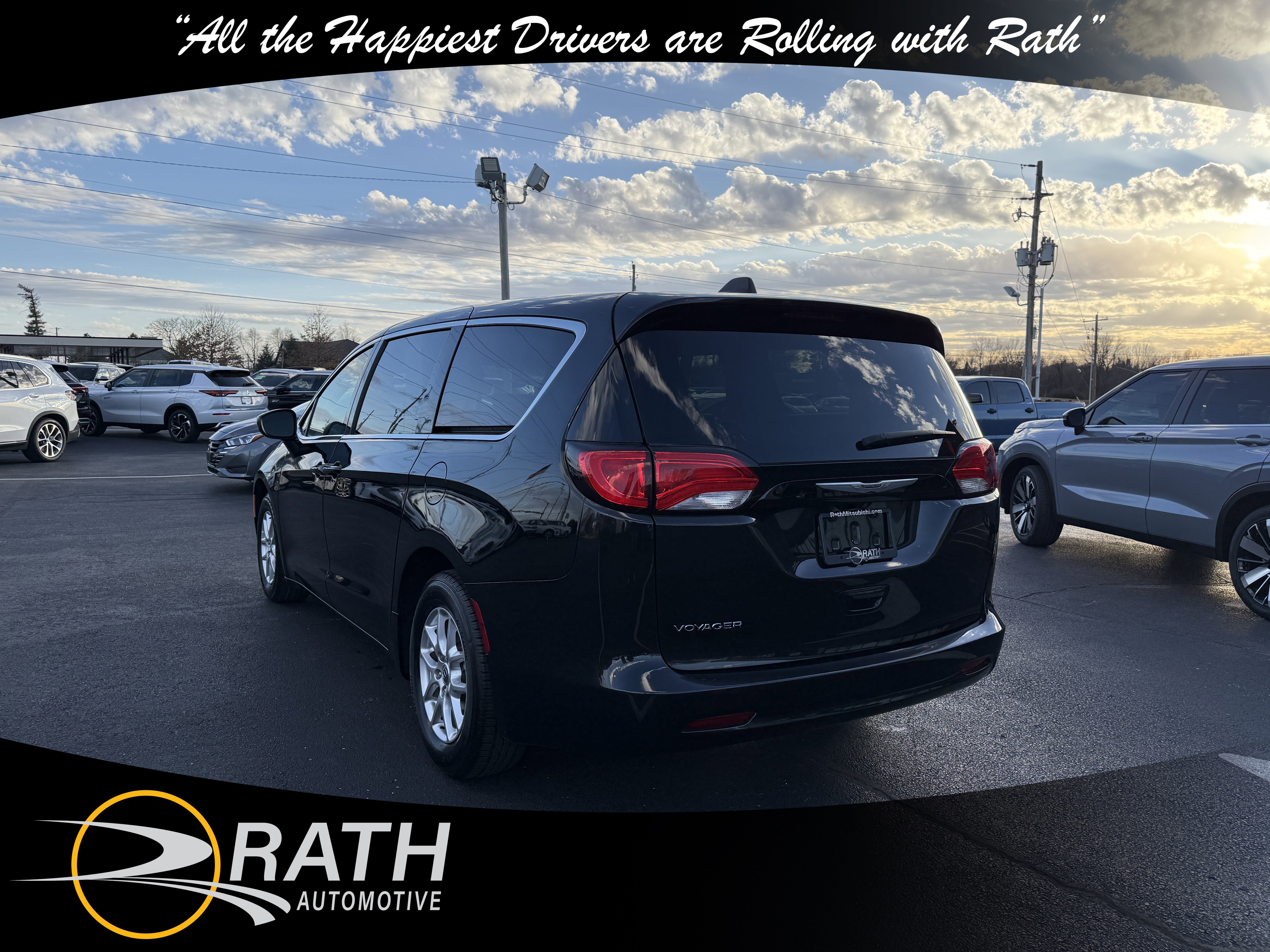 Used 2022 Chrysler Voyager LX image 7