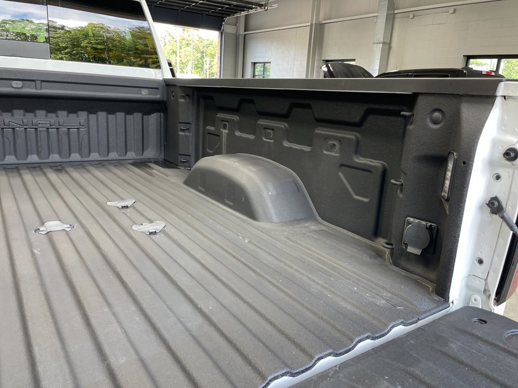 Used 2024 GMC Sierra 3500 Denali image 10