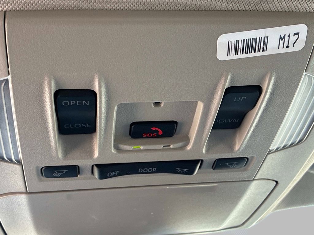 Used 2024 Toyota Highlander XLE image 42