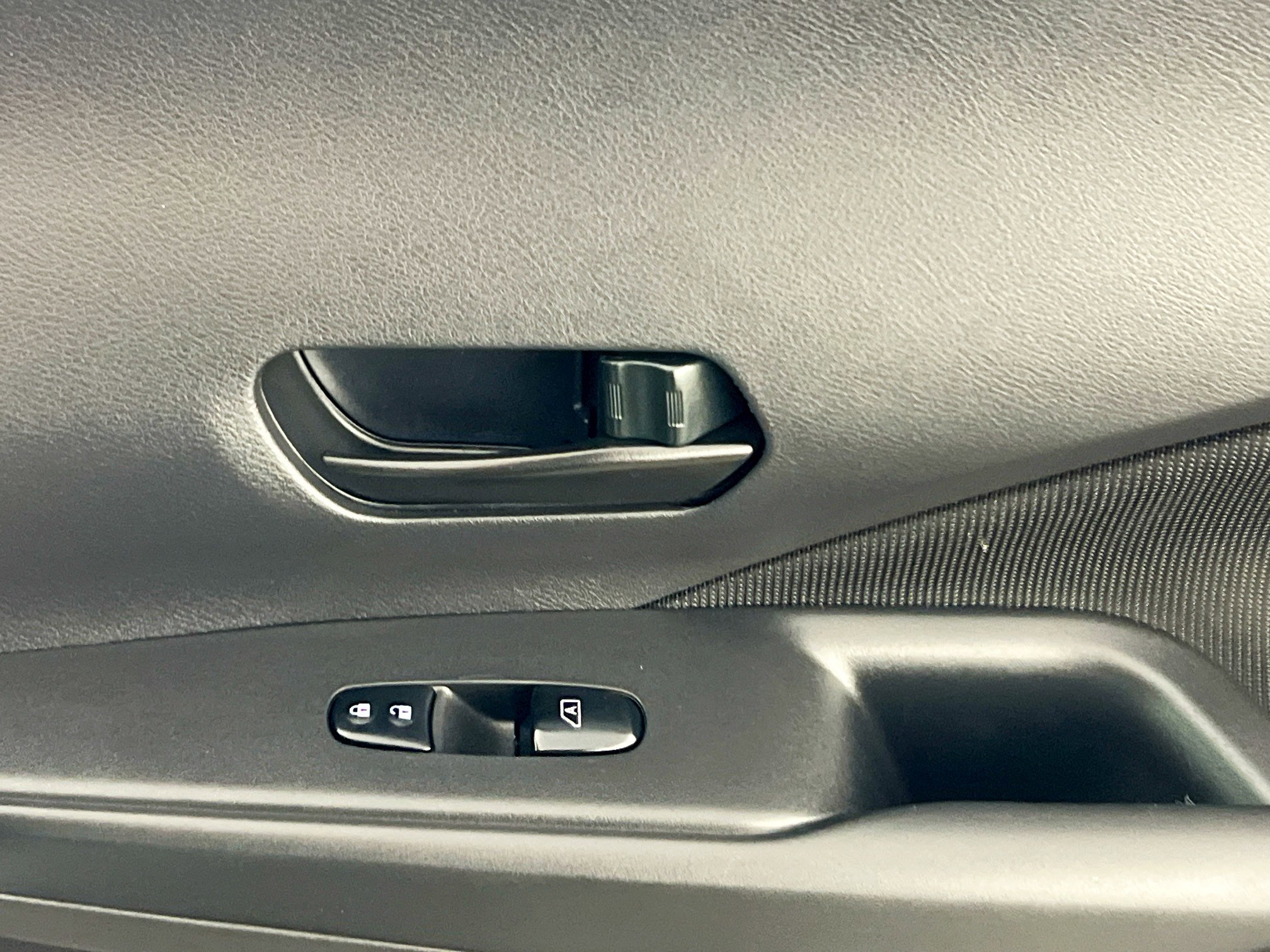 Used 2023 Nissan Kicks S image 32