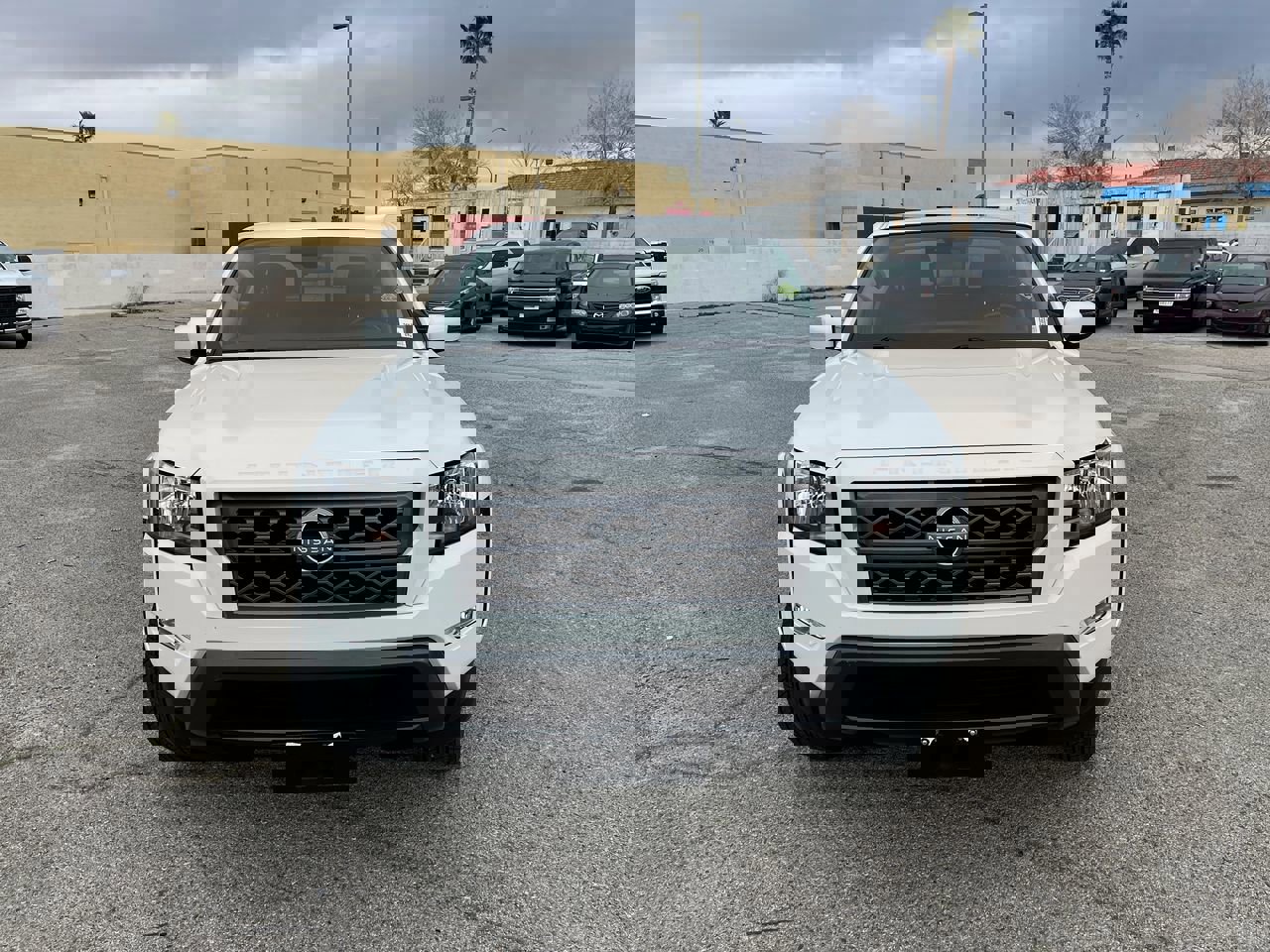 Used 2024 Nissan Frontier SV w/ SV Convenience Package image 2