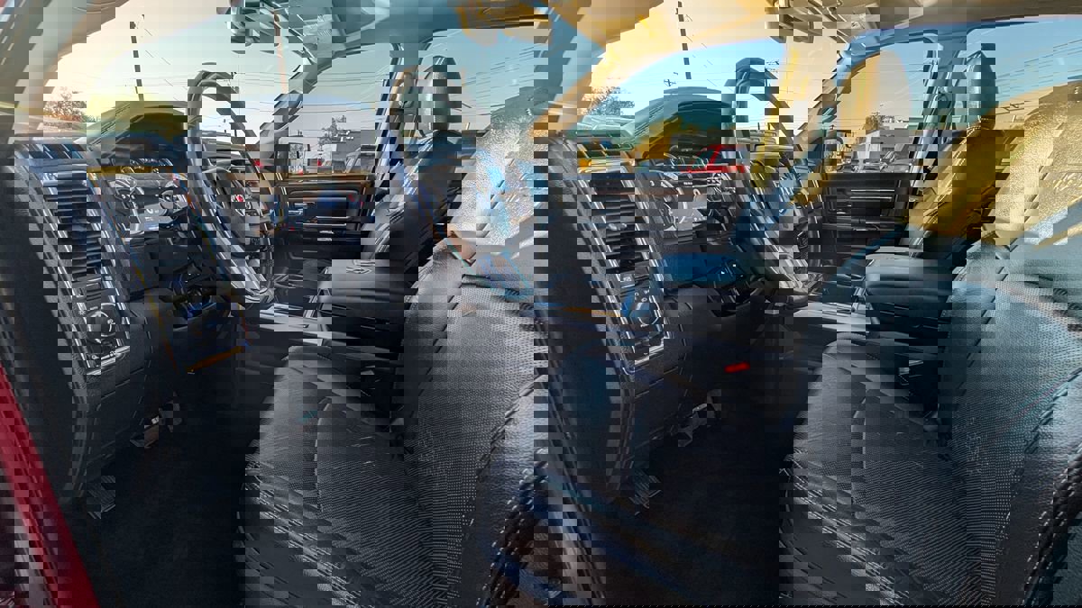 Used 2014 RAM 1500 Laramie w/ Convenience Group image 19