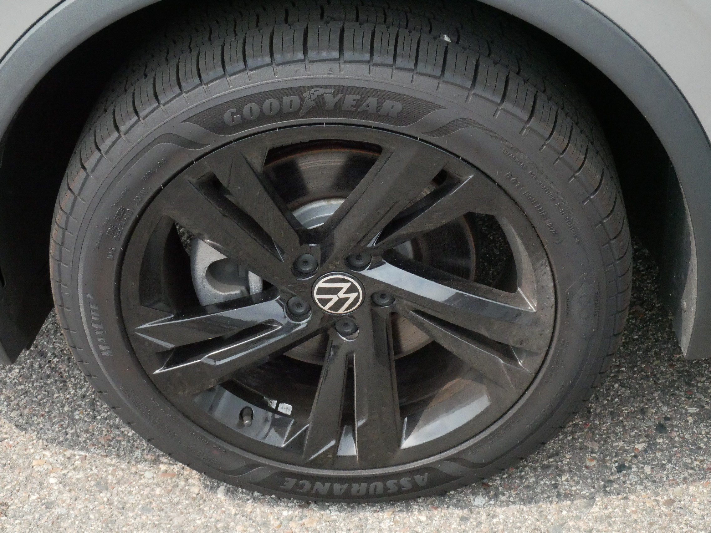 Certified 2023 Volkswagen Tiguan SE R-Line AWD/4WD image 15