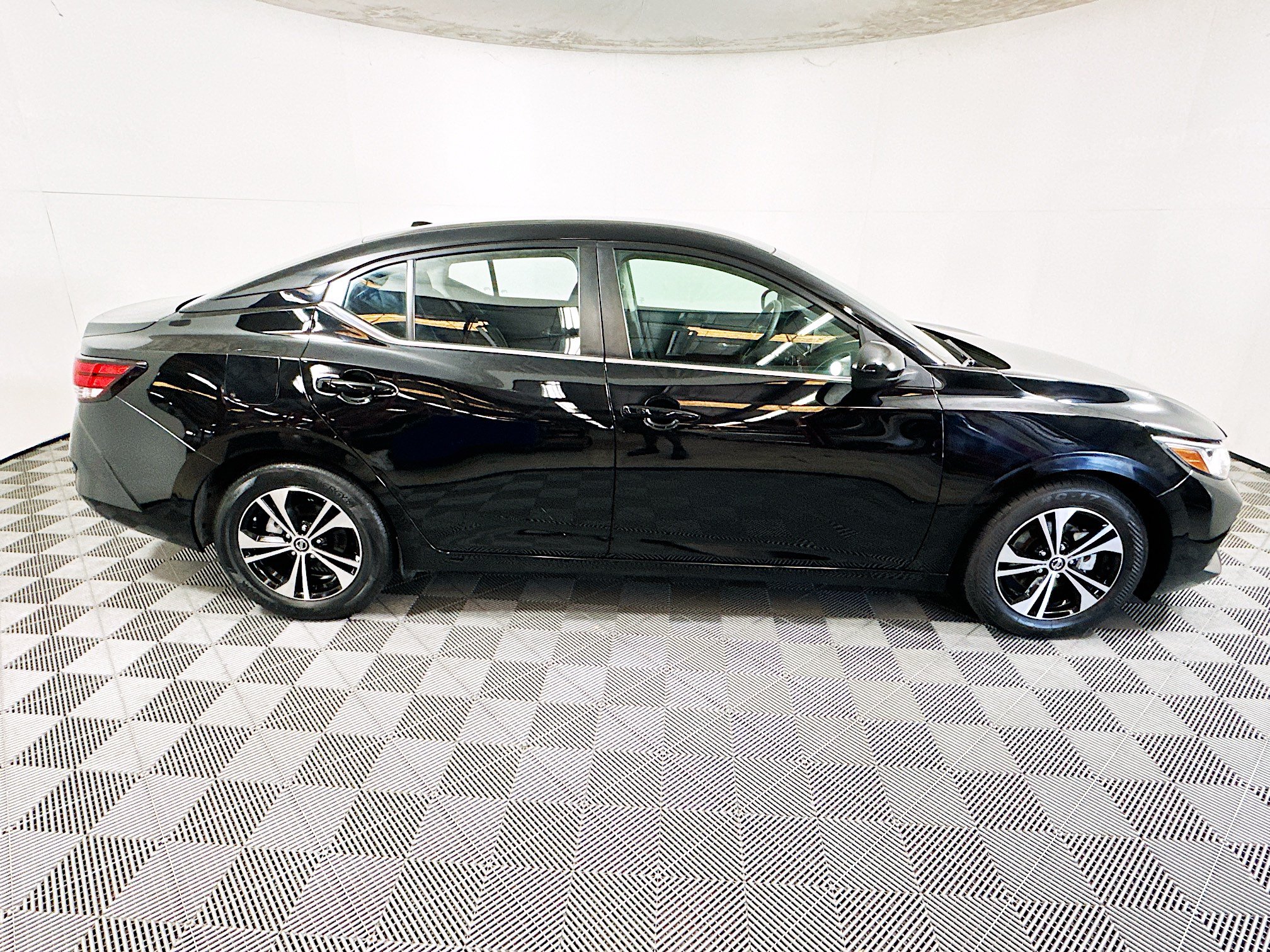 Used 2023 Nissan Sentra SV FWD image 2