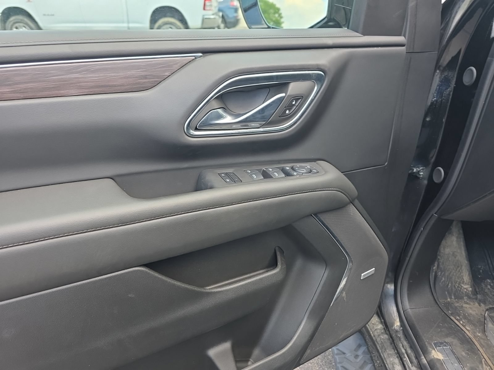 Used 2024 Chevrolet Tahoe Z71 w/ Luxury Package AWD/4WD image 10