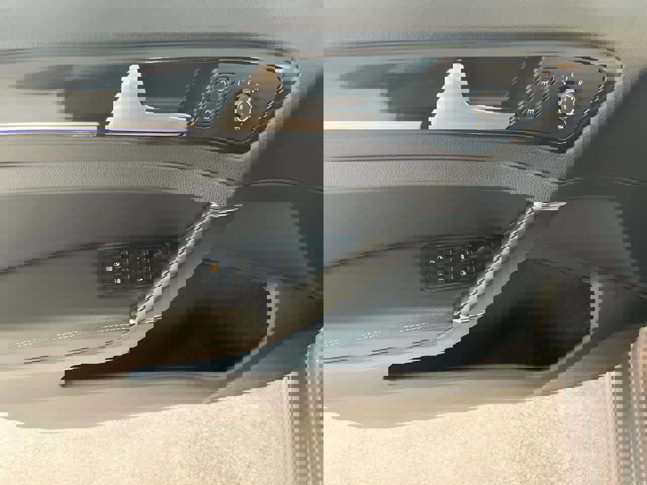 Used 2016 Volkswagen Golf R 4-Door image 13