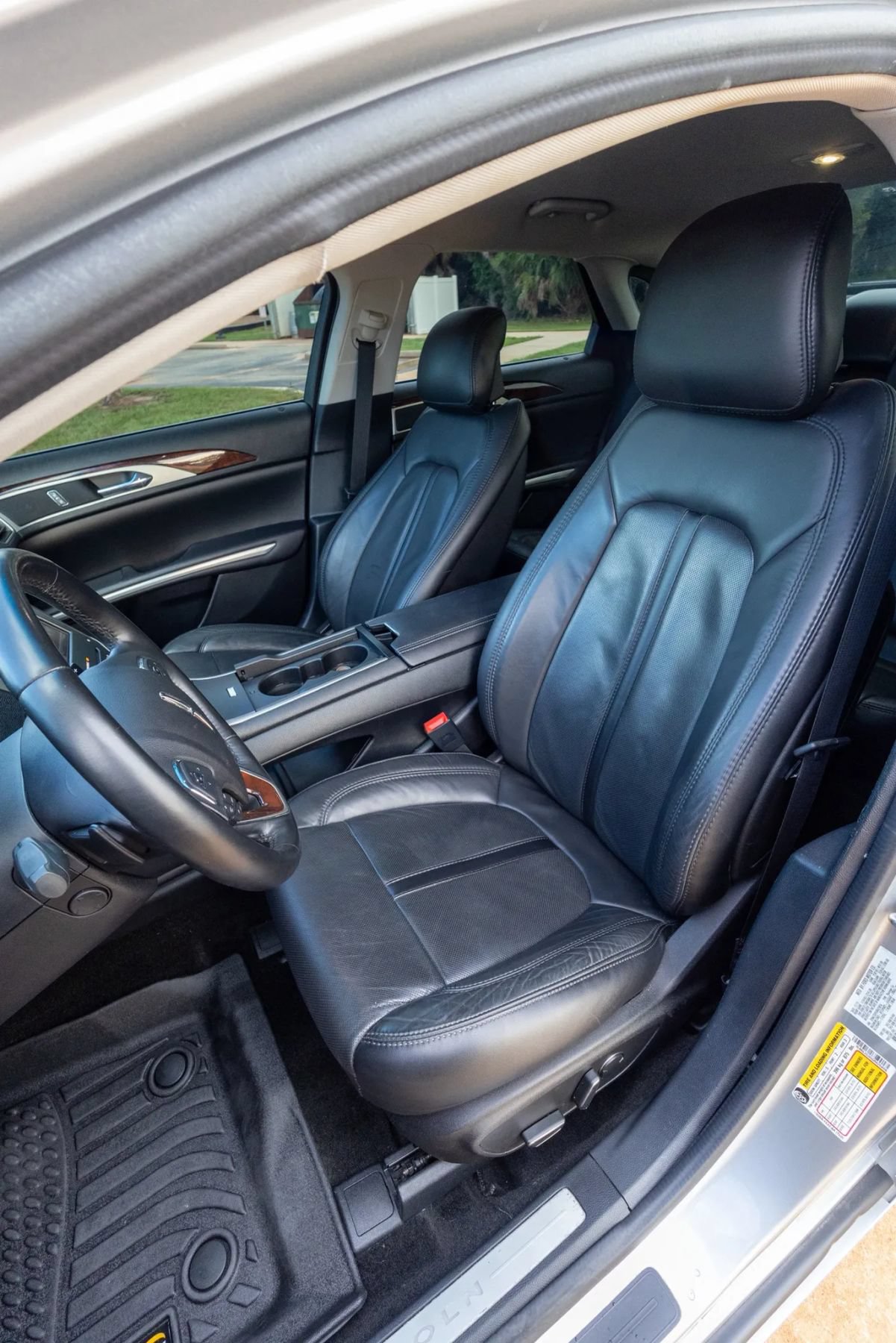 Used 2016 Lincoln MKZ w/ Equipment Group 300A Reserve FWD image 4
