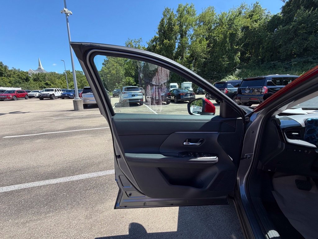 New 2026 Nissan Kicks SR w/ SR Premium Package FWD image 16