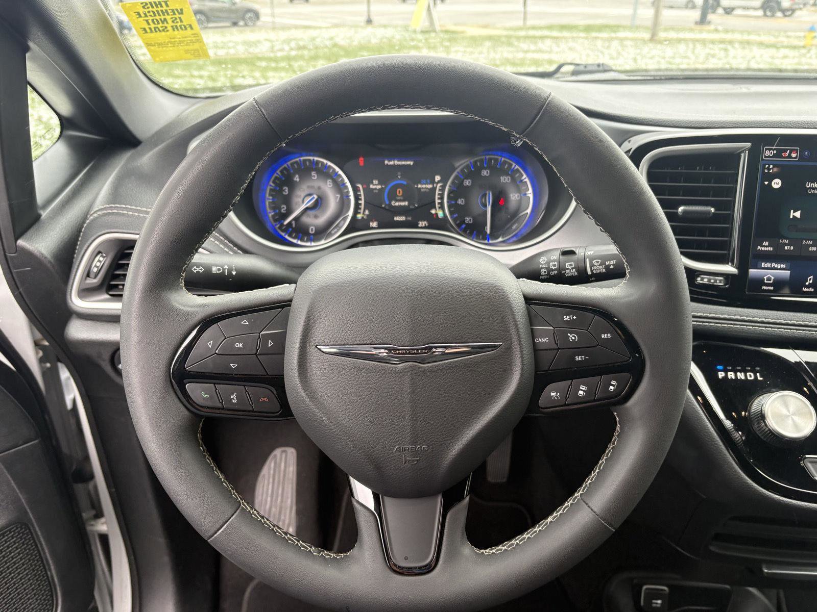 Used 2023 Chrysler Pacifica Touring image 8