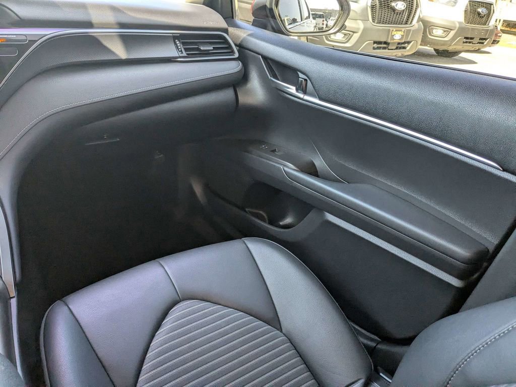 Used 2021 Toyota Camry SE image 16