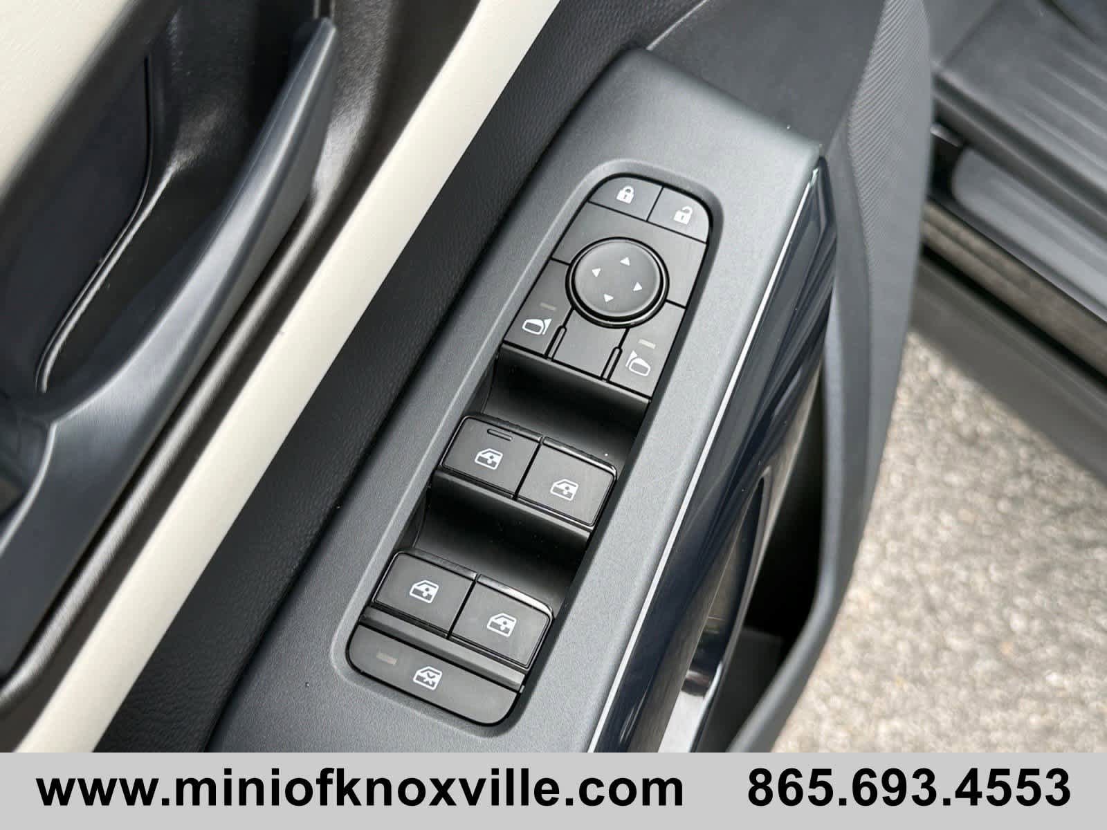 Used 2024 Nissan Pathfinder SV FWD image 13